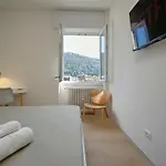 White House & Views Apartamento Como