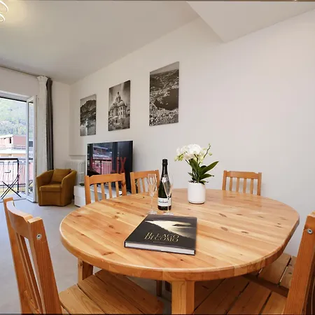 White House & Views דירה