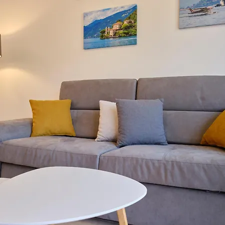 White House & Views *