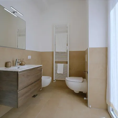 White House & Views 科莫