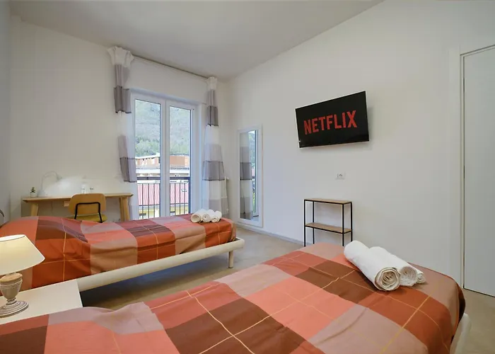 White House & Views Apartamento Como