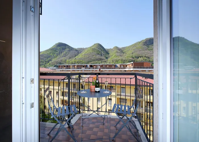 White House & Views Apartamento Como